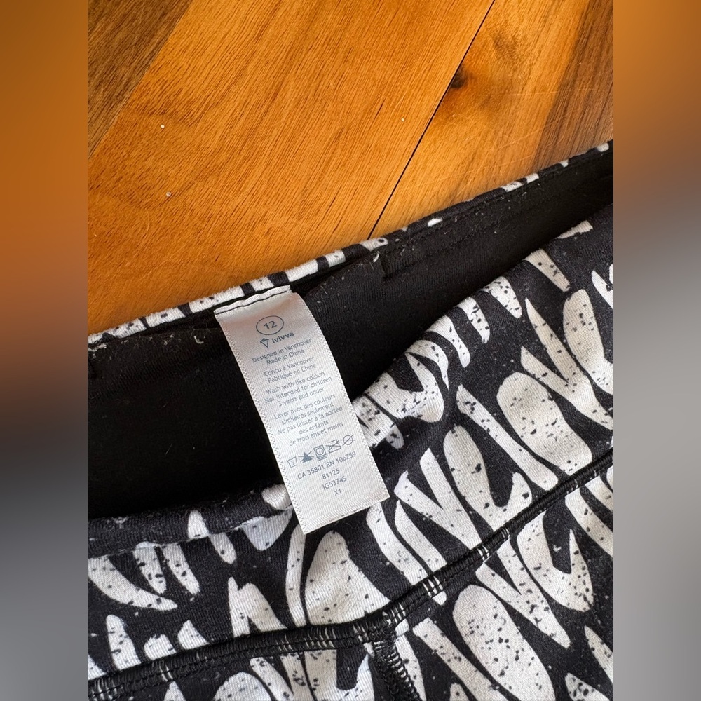 Ivivva by Lululemon Black and White Kids Leggings, size 12, USED - Picture 7 of 8